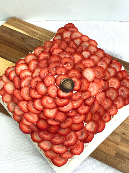 Strawberry Pavlova Thanksgiving